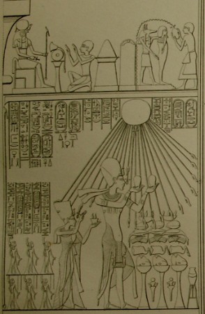 Wandbild im Mythologischen Saal des Neuen Museums: Pharao Echnaton und Nophrete opfern dem Sonnengott Aton Wandbild im Mythologischen Saal des Neuen Museums: Pharao Echnaton und Nophrete opfern dem Sonnengott Aton